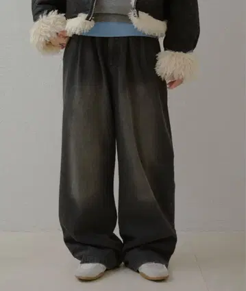 다크 그레이 와이드 팬츠