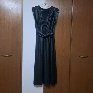 ZARA 블랙 V넥 드레스