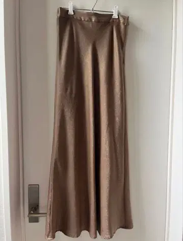 새틴 플레어 스커트 LOWRYSFARM