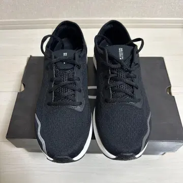 UNDER ARMOUR 러닝화 블랙