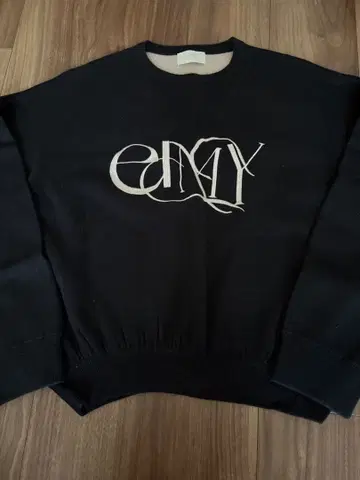eimy istoire 로고 니트