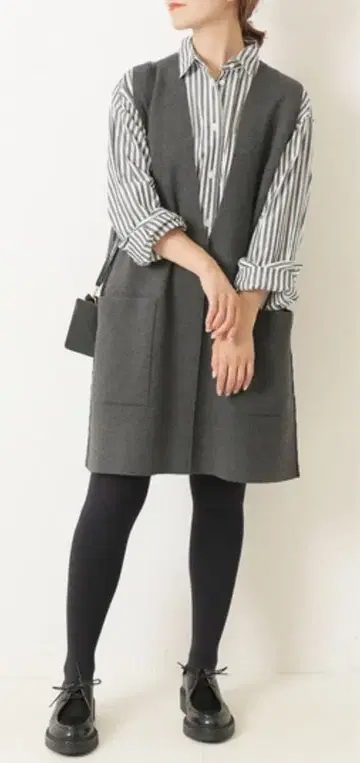 스픽 앤 스팬 V넥 니트