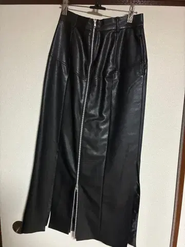 [거의 미사용] 페이스 가죽 내로우 스커트 HARE 하레