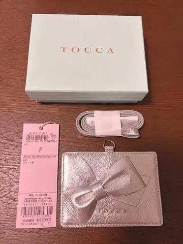 미사용 새상품 TOCCA 리본 포함 패스 케이스 실버