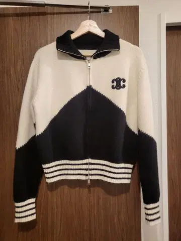 [ 새상품급 ] 아이보리&블랙 배색 니트 집업 가디건