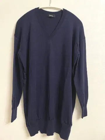 ZUCCa 네이비 V넥 니트 긴팔