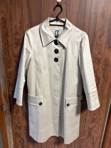 미셸 클랭 아이보리 버튼 코트