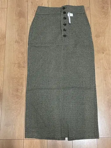 체크 무늬 타이트 스커트 프론트 버튼