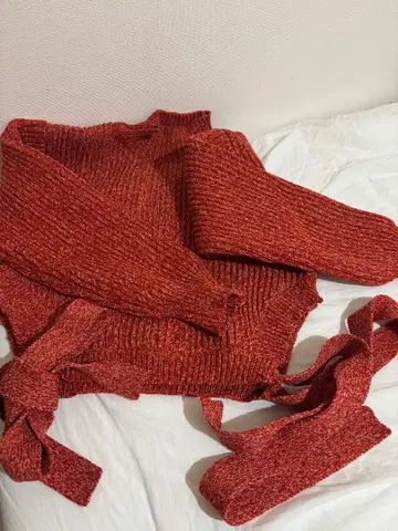 오렌지 계열 리브 편직 터틀넥 스웨터