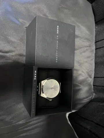 MARC BY MARC JACOBS 손목시계