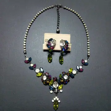 다색 비쥬 목걸이와 귀찌 세트