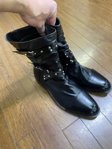 스터드 장식 블랙 부츠 27