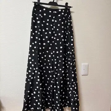 그린 라벨 릴랙싱 도트 스커트