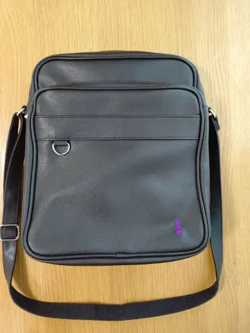 이스트 보이 인조 가죽 숄더백 미사용품