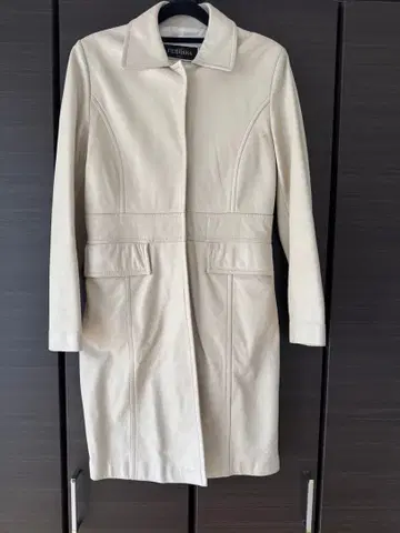 여성용 천연 가죽 코트 화이트 이탈리아제 중고품