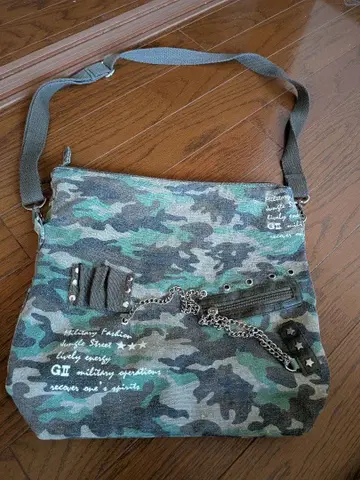 카모 패턴 숄더백 캔버스
