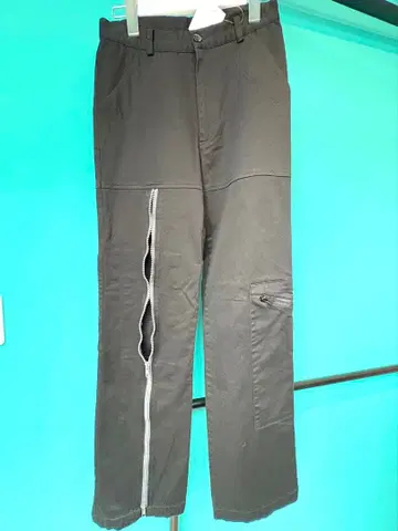 블랙 카고 팬츠 지퍼 포함