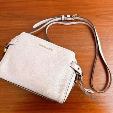 미사용급 MICHAEL KORS 숄더백 핑크 베이지 카데나 열쇠