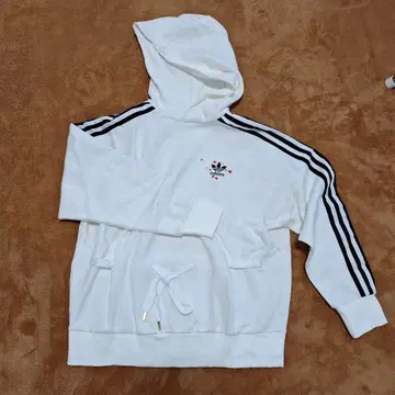 adidas 하트 자수 후드 부착 후드티