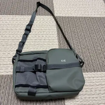 CIE 숄더백