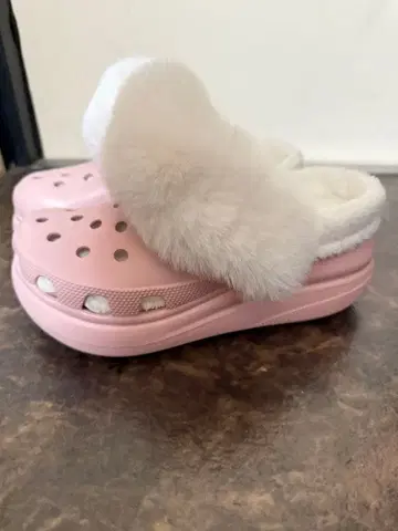 CROCS 아이콘 컴포트 스니커즈 W4 M6 22.5