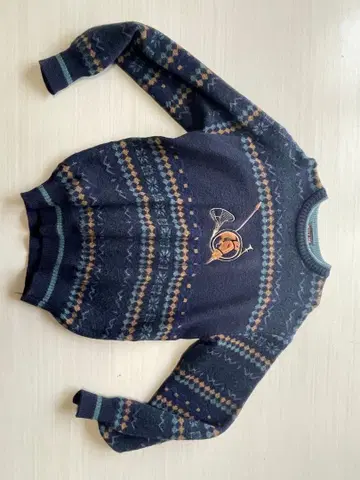 기하학 패턴 물고기 자수 스웨터