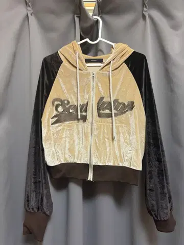 벨로아 후드 부착 셋업 (스커트 포함)