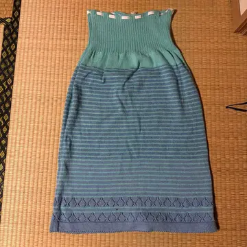 니트 스커트 파랑과 그린 스트라이프 자수 패턴이 귀여운