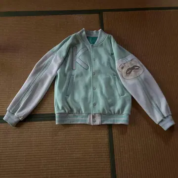 카자마 이로하 바시티 자켓