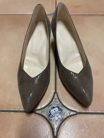 YOSHIITO 광택 스트라이프 하이힐 24.5cm