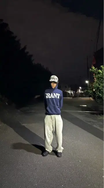 GRANT 빅 로고 후드티 네이비 컬러