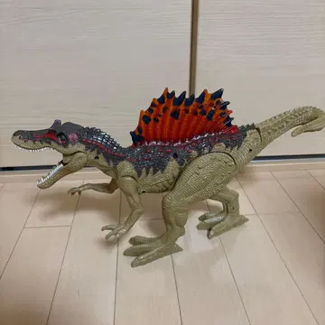 스피노사우루스 피규어 빛나는 등지느러미