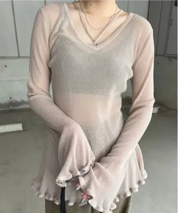 AMERI 빈티지 시어 프릴 니트탑