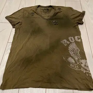 ZARA L 사이즈 올리브 V넥 티셔츠