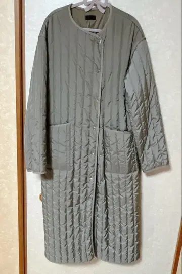 아파트 바이 로리즈 롱 코트 퀼팅 아우터 카키