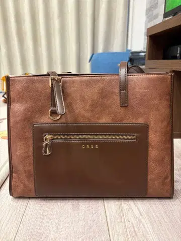 브라운 합성 피혁 토트백 프론트 포켓 부착