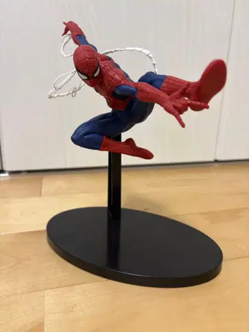 스파이더맨 피규어 공중 포즈