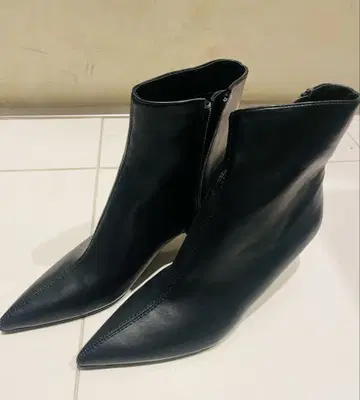 새상품급 ZARA 블랙 합성 피혁 스틸레토 부츠 사이즈 36