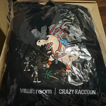 vault room CRAZY RACCOON VCR 후드티