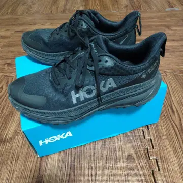 HOKA 블랙 스니커즈
