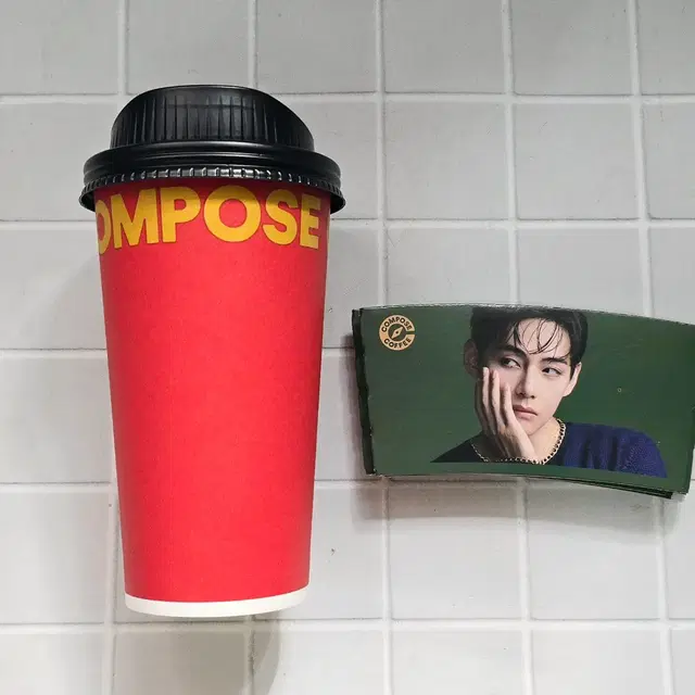 방탄소년단 V x 컴포즈 커피 컵 슬리브 세트 CUP + SLEEVE