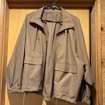 Qout 베이지 지퍼 달린 자켓