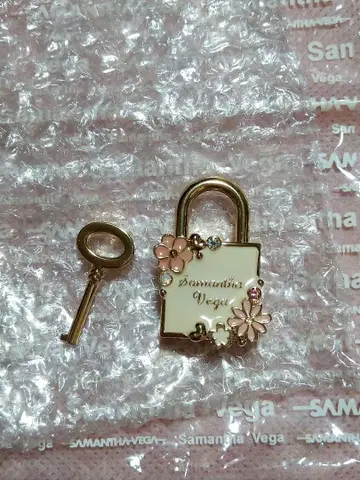 Samantha 자물쇠 좋아요, 누르지 마세요