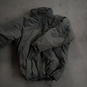 극한용 그레이 자켓