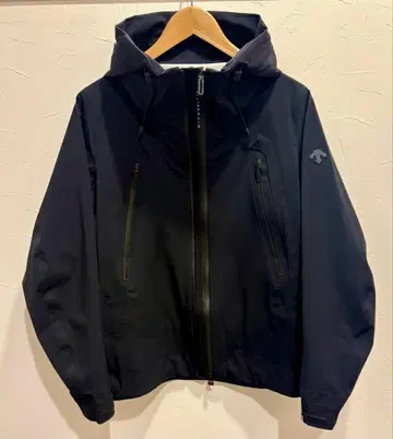 데상트 얼터레인 하드쉘 자켓 클레어스 M 사이즈