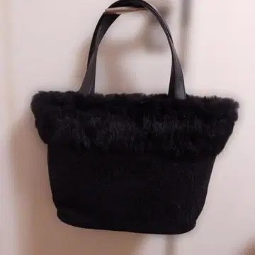 새상품급 Feroux 퍼 달린 블랙 핸드백