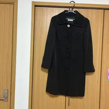 데뷔 피오레 바이 레쎄빠쎄 블랙 롱 코트 텍스처 카라 부착