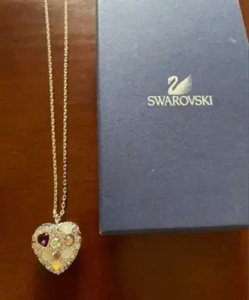 SWAROVSKI 스와로브스키 하트 로켓 펜던트