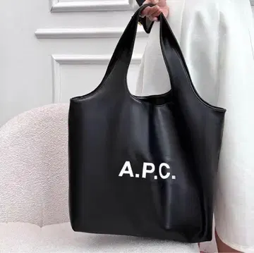 A.P.C. 아페쎄 토트백 블랙
