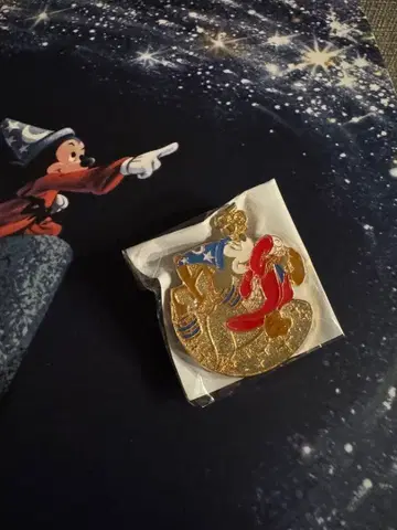 GODIVA 디즈니 판타지아 핀 배지